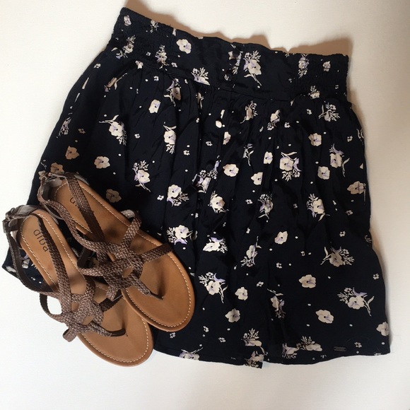 Garage Dresses & Skirts - ✨HP✨Garage Floral Patterned Skirt